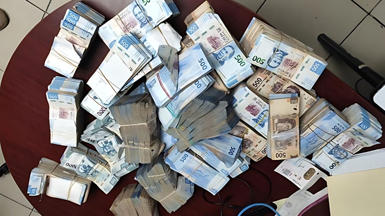 Detienen a Chofer con 5 Millones 700 Mil Pesos en Trapichillo