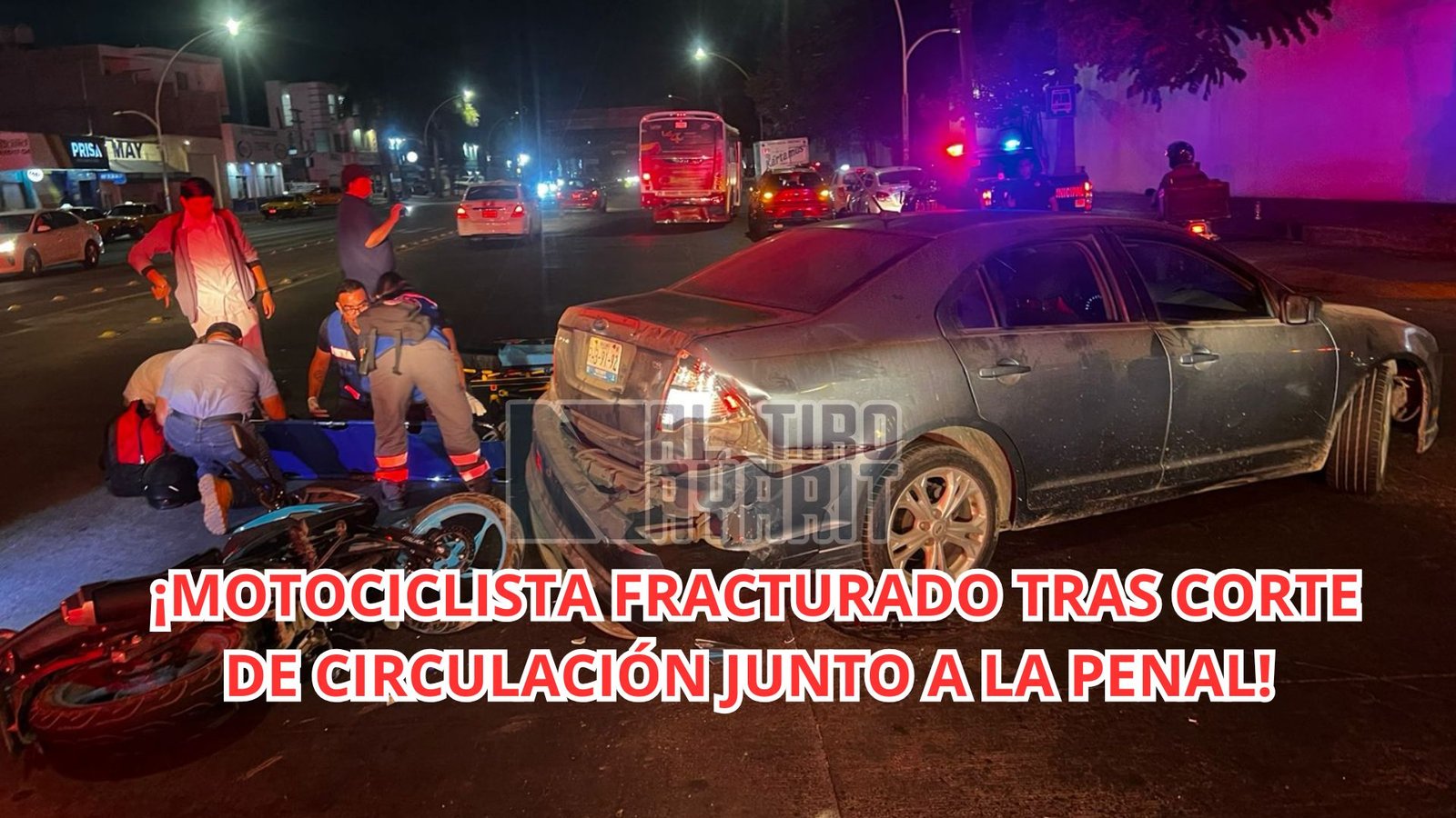 Maniobra imprudente en Bulevar Tepic-Xalisco deja a motociclista con fractura en la pierna