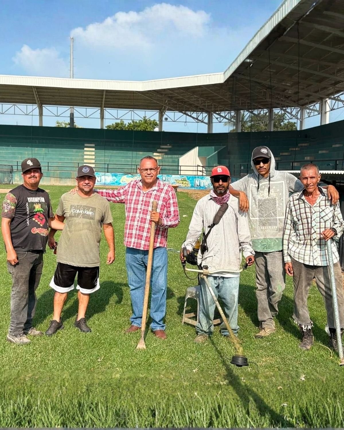 GABRIEL CORREA SUPERVISA PREPARATIVOS DEL ESTADIO DE TUXPAN RUMBO A LA LINABE
